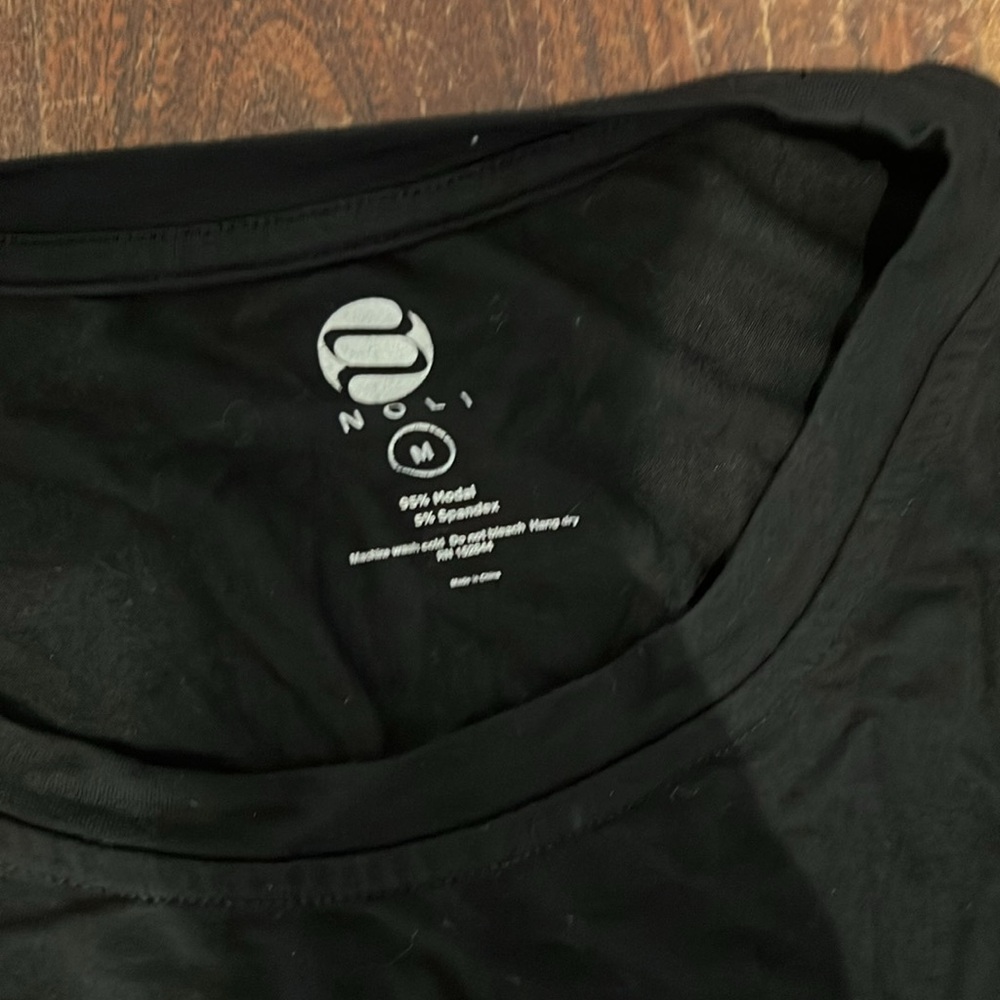 Workout top - Picture 2 of 3